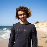 402_54173_010_rashguard_loosefit_la_black_lifestyle2