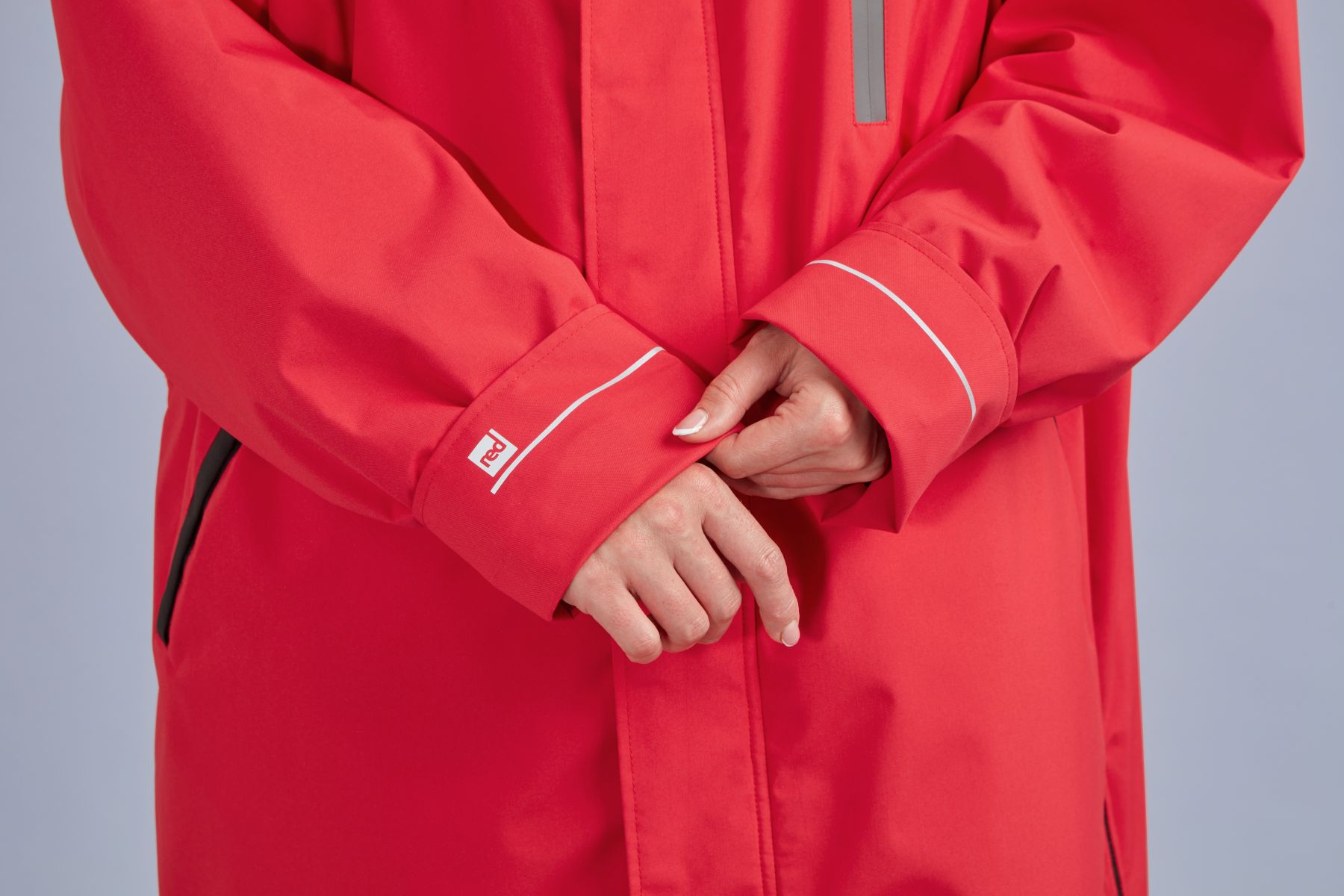 8 Pro_Change_Robe_Siren_Red_F_Detail_08.jpg