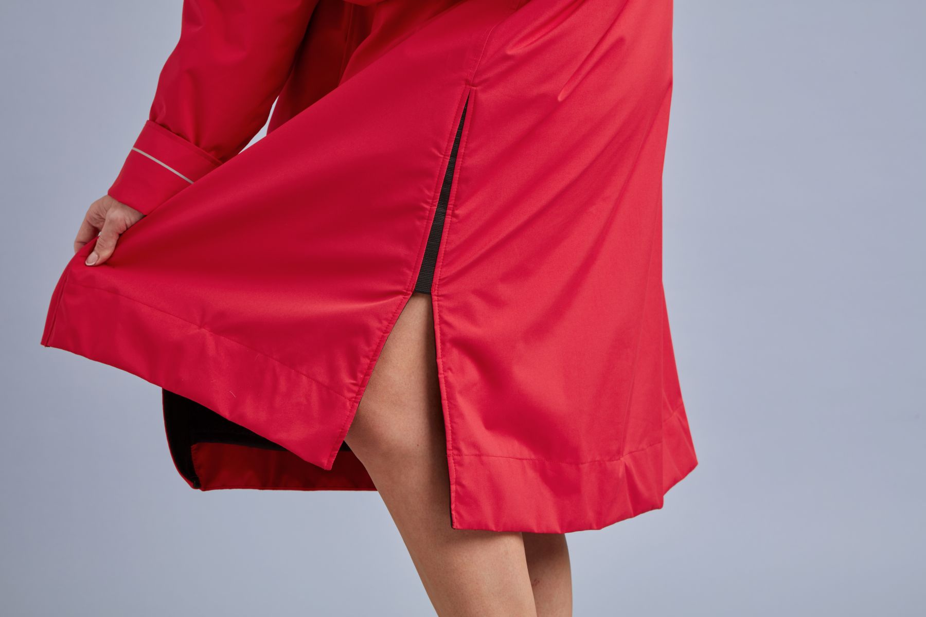 10 Pro_Change_Robe_Siren_Red_F_Detail_10.jpg