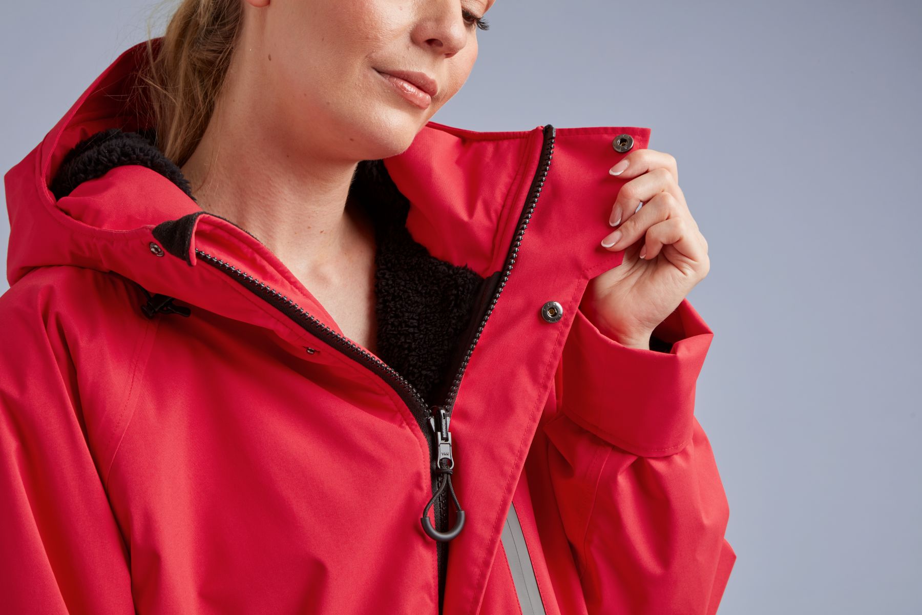 13 Pro_Change_Robe_Siren_Red_F_Detail_13.jpg