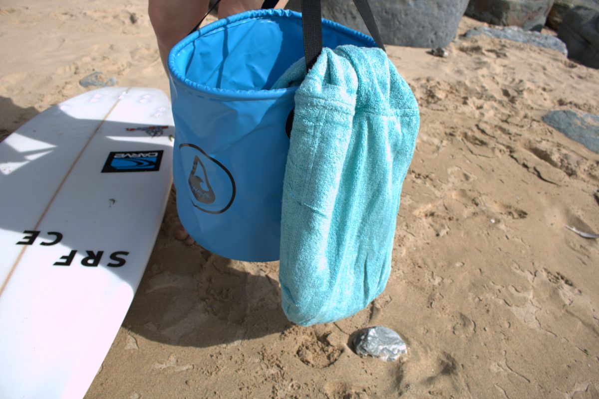 WAVE HAWAII Beach Bucket blue.jpg