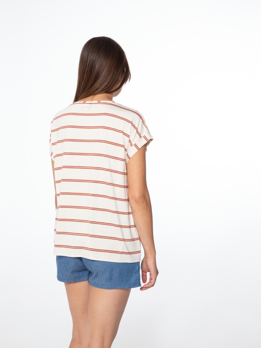 1610621_101_model_back-half_01_web
