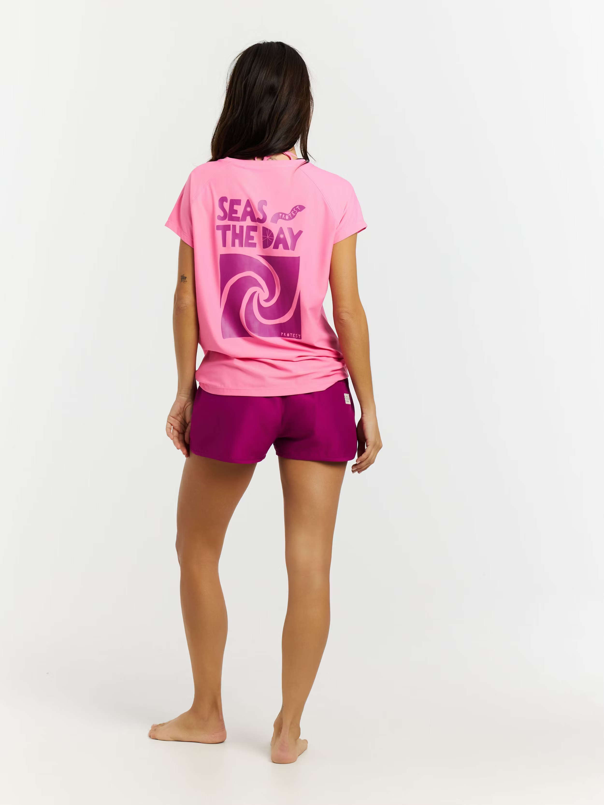 73661001_530_model_back-full_01.jpg