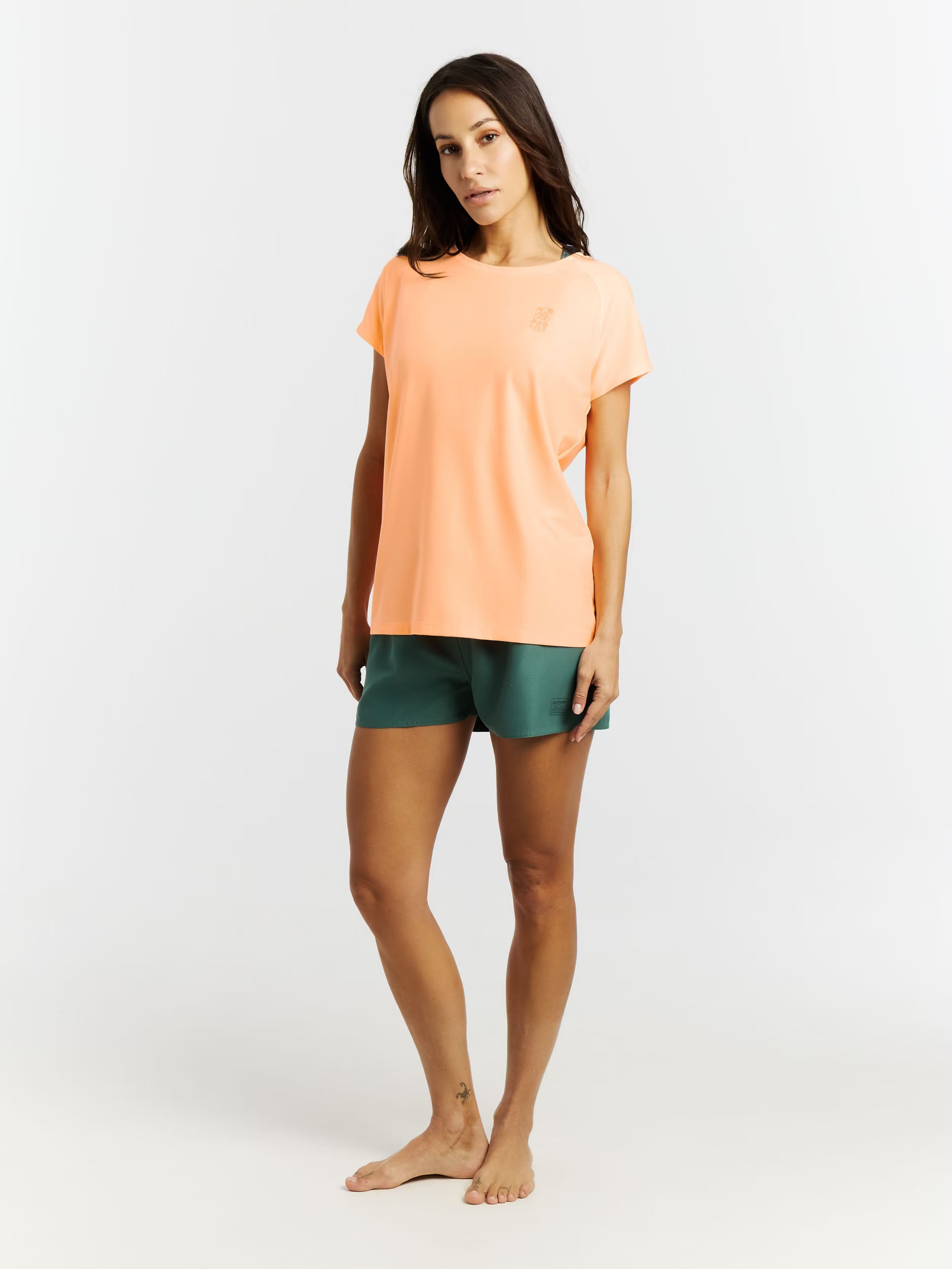73661002_126_model_front-full.jpg